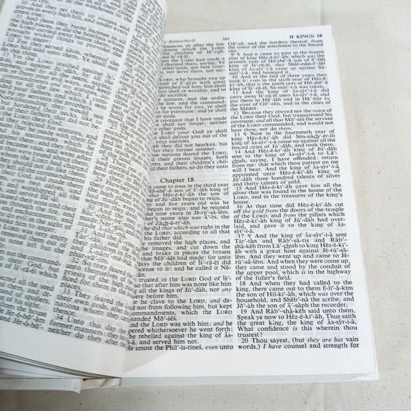 Vintage Holy Bible Remembrance Edition KJV in Cedar Wood Storage Box - Picture 12 of 13